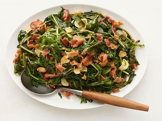 Fotos verdes guisadas con tocino