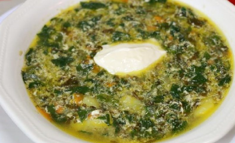 Sopa de col de espinacas verdes