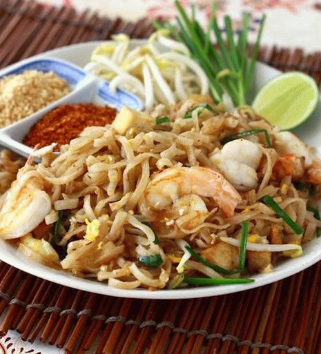 Foto de fideos tailandeses fritos