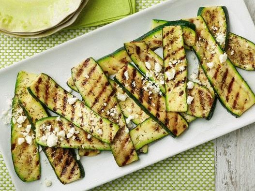 Foto de calabacín frito con sal picante y queso feta