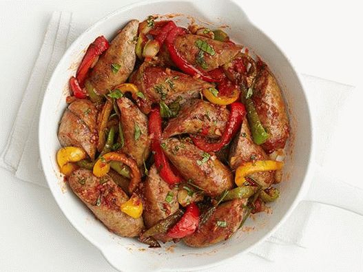 Foto de salchichas de pavo asadas con pimiento dulce
