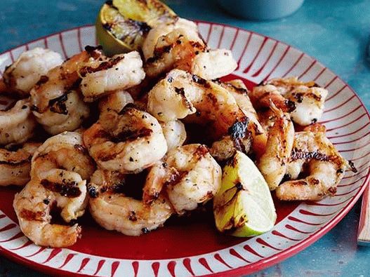 Foto de camarones a la parrilla con salsa de soja, jengibre fresco y ajo