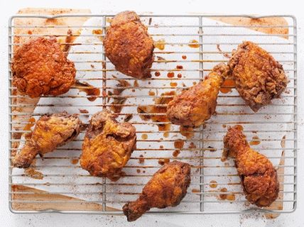 Foto de muslos de pollo fritos