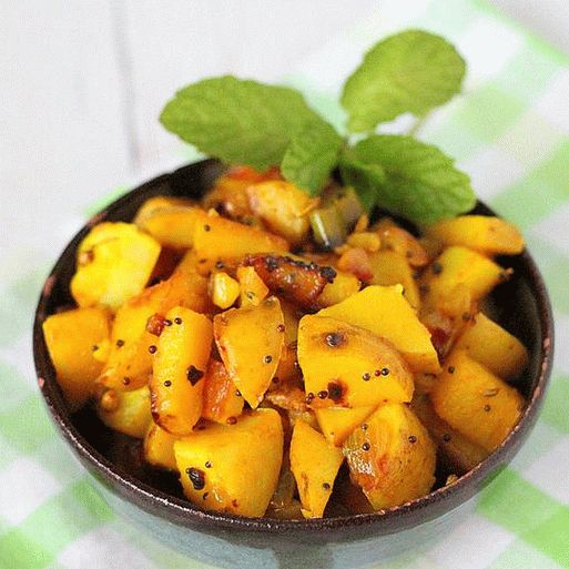 Foto de papas fritas con especias enteras