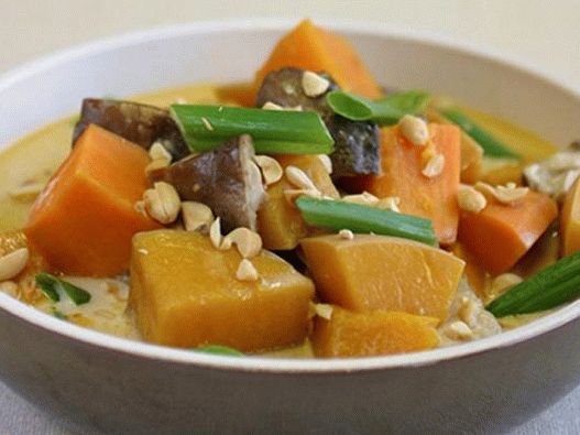 Foto vegetales asiáticos de invierno en una olla de cocción lenta